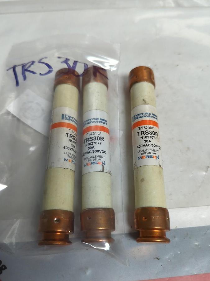 Used FERRAZ SHAWMUT,TRS30R,TRI-ONIC FUSE 30 AMP LOT OF 3 PRE-OWNED
