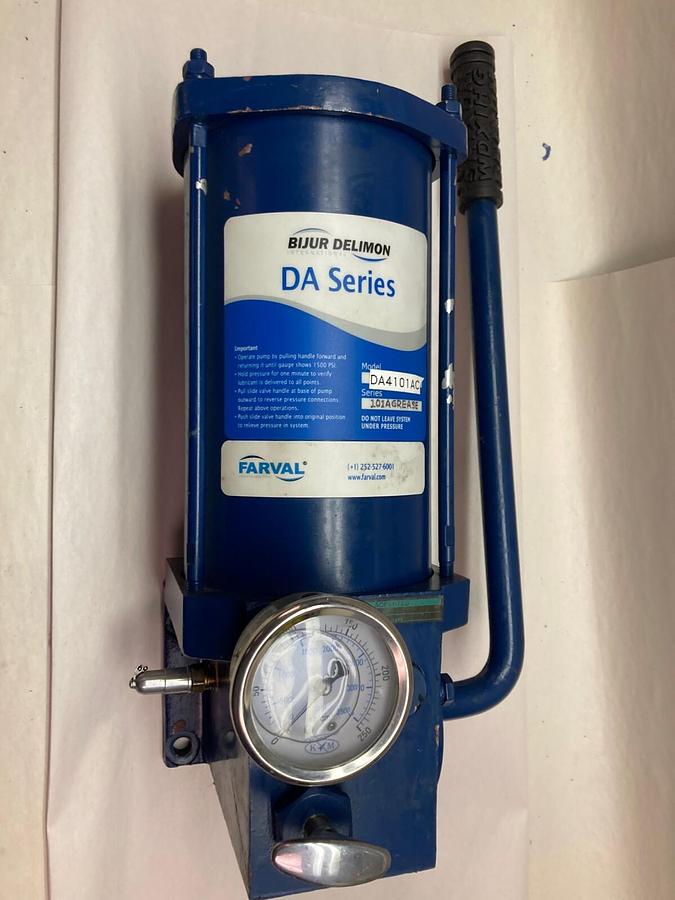 Used Bijur Delimon,DA4101AC,Manual Pump 1/4 NPT 2.4L DL