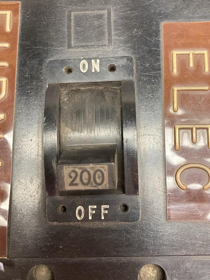 Used Square D,Q2-32200 LF-551,3-Pole Circuit Breaker 200A 240Vac