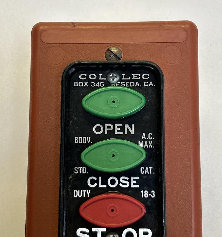 COLLEC,217A,PUSH BUTTON ENCLOSURE OPEN / CLOSE / STOP