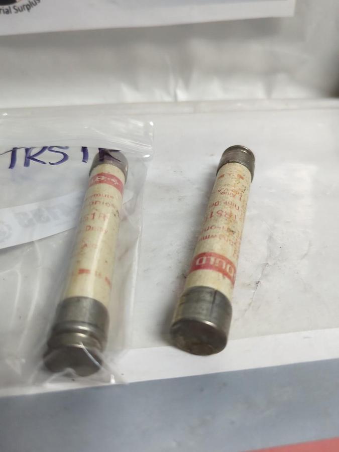 Used GOULD SHAWMUT,TRS1R,TRI-ONIC 1 AMP FUSE LOT OF 2 PRE-OWNED