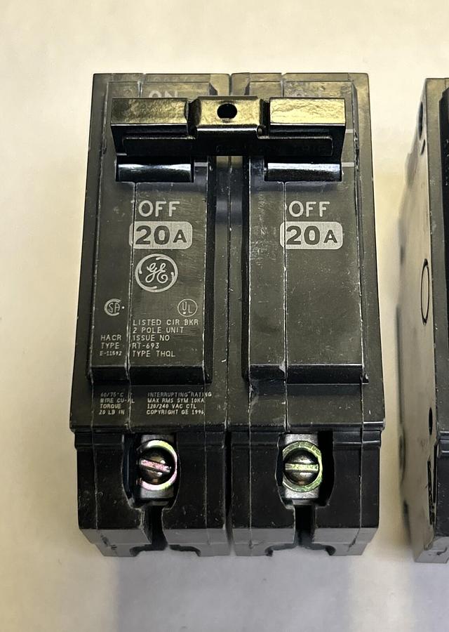 GENERAL ELECTRIC,THQL2120,CIRCUIT BREAKER 20A 120/240V 2P LOT OF 3 NOS