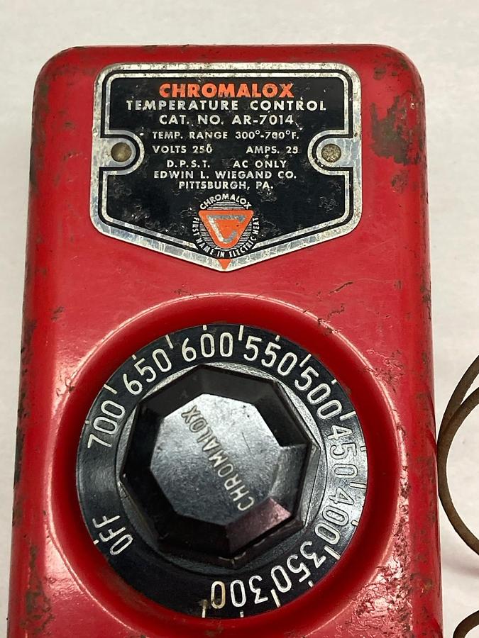 Used Chromalox,AR-7014,Temperature Control 250V 25A 300-700 Degrees