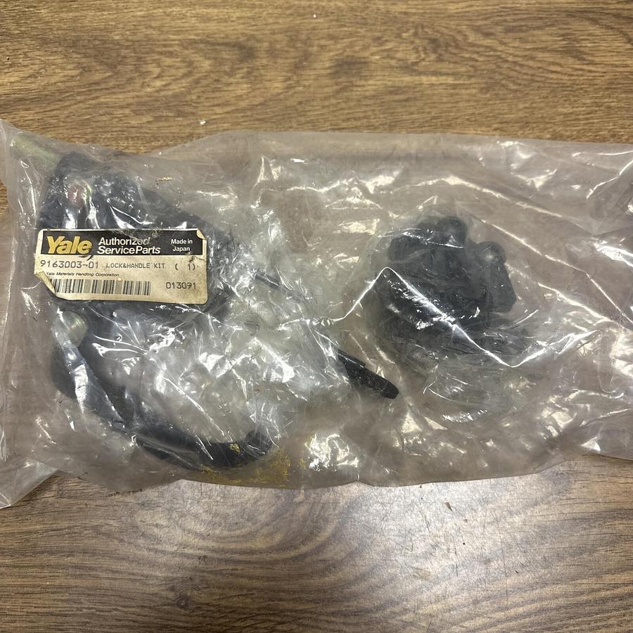 Yale,9163003-1,Lock & Handle Kit