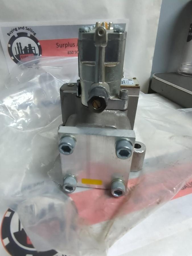 PARKER,L67558910253,SOLENOID VALVE 140 PSIG 12 WATT NOS