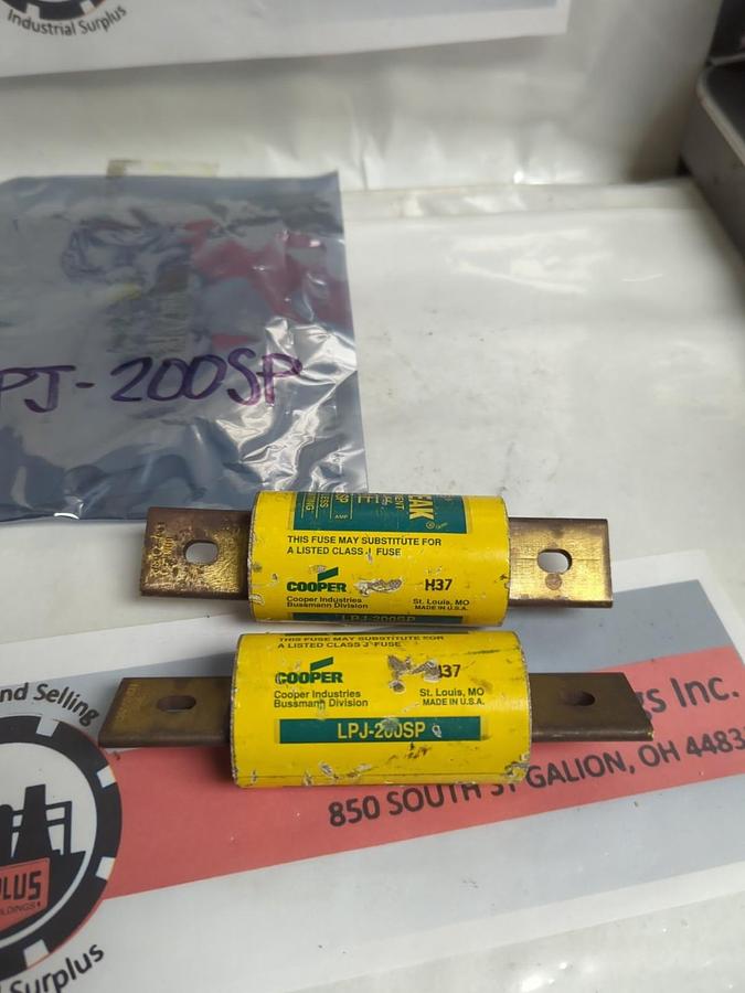 Used COOPER BUSSMANN,LPJ-200SP,LOW-PEAK FUSE 200 AMP LOT OF 2 PRE-OWNED