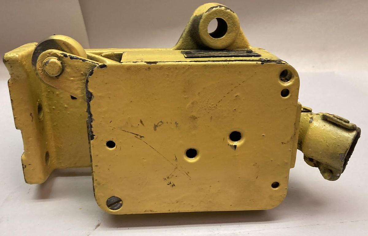 Used Cutler Hammer,10316H57A,Limit Switch Right Hand Roller