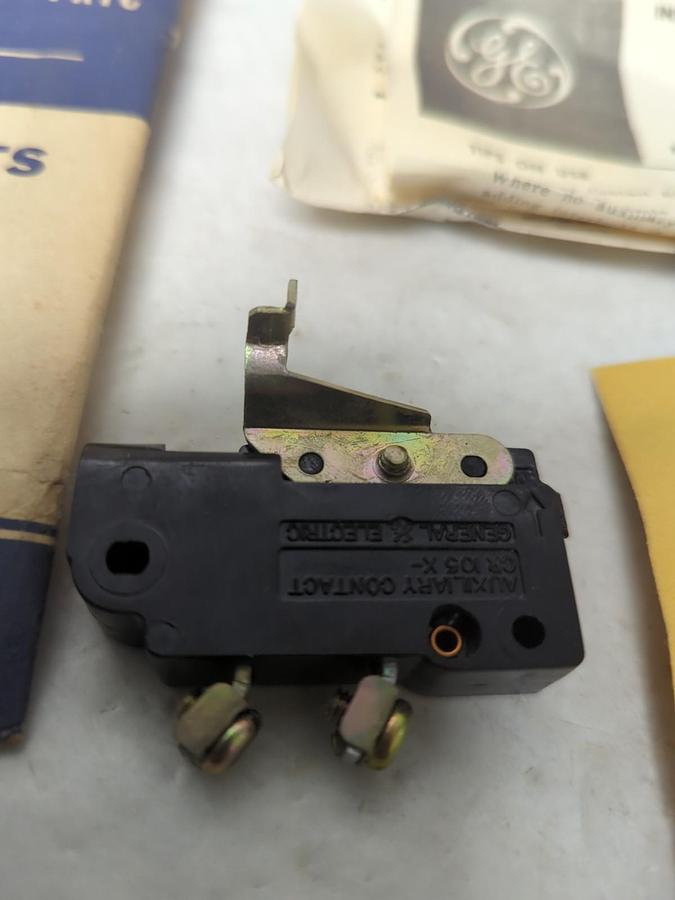 GENERAL ELECTRIC,CR105X100P,AUXILIARY CONTACT KIT 10 AMP NOS
