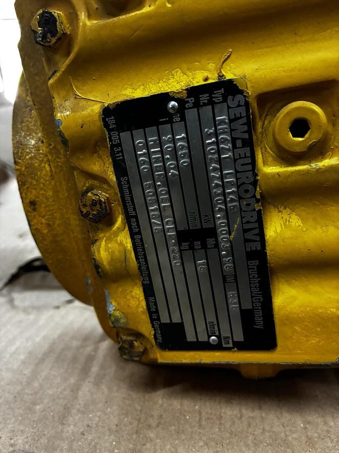 Used Sew Eurodrive,KH67T-LP145,GEAR REDUCER MOTOR RATIO 90.04 INPUT 1.5kW 1720RPM 3PH