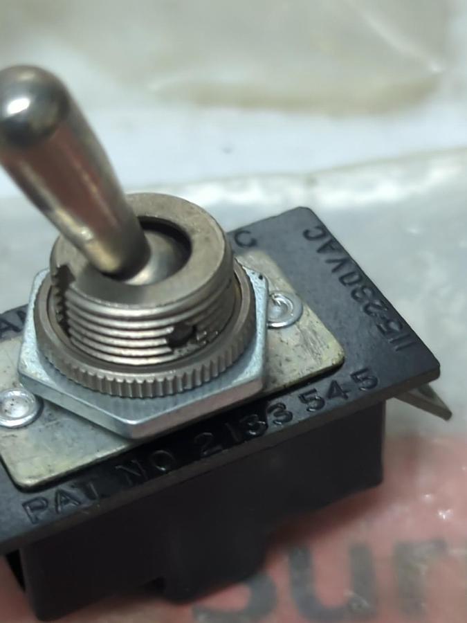 UNBRANDED,10AMP,TOGGLE SWITCH 10 AMP 250 VAC 1/2 HP LOT OF 7 NOS