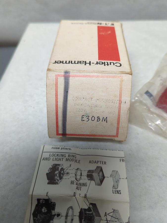 EATON CUTLER-HAMMER,E30BM,COMPACT PUSHBUTTON WITH INDICATOR LIGHT 12V NOS