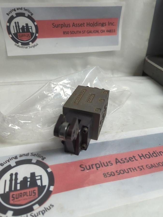 Used HUSKY,WRA42P06C21PAO,HYDRAULIC VALVE 10C96 PRE-OWNED