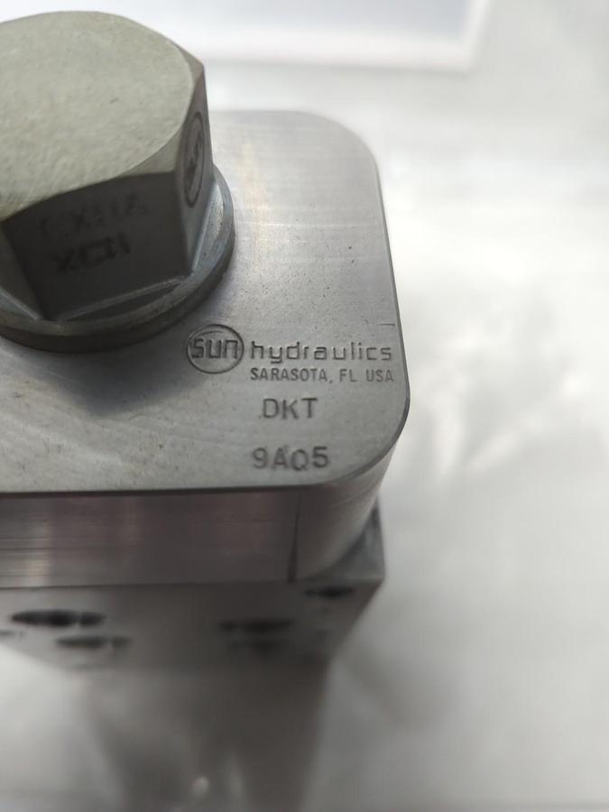 SUN HYDRAULICS,DKT 9AQ5,MANIFOLD VALVE BLOCK NOS