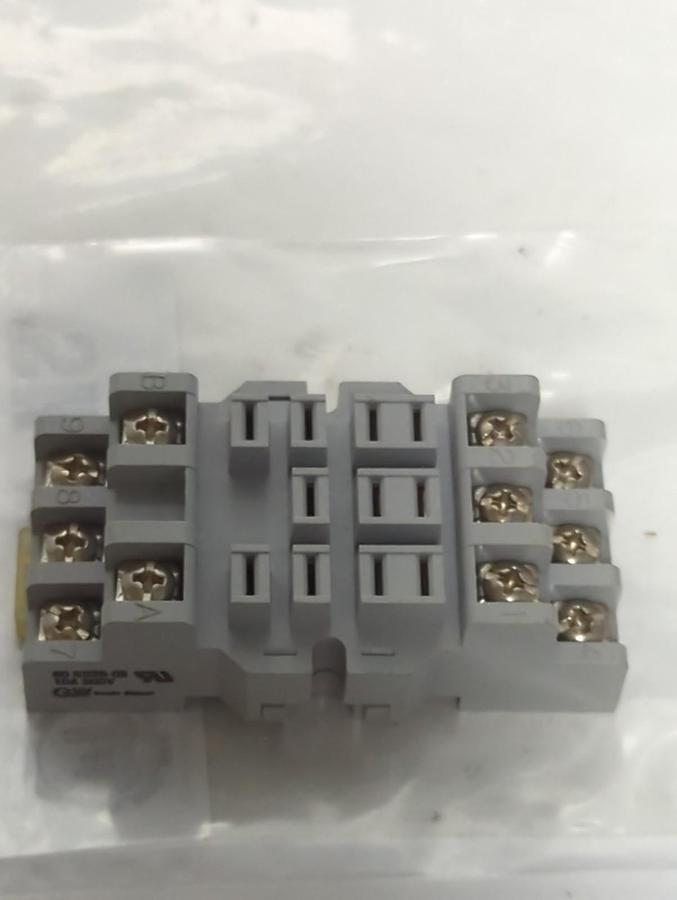 GW EAGLE SIGNAL,60-SR3B-05,RELAY SOCKET BASE 10A 300V NOS