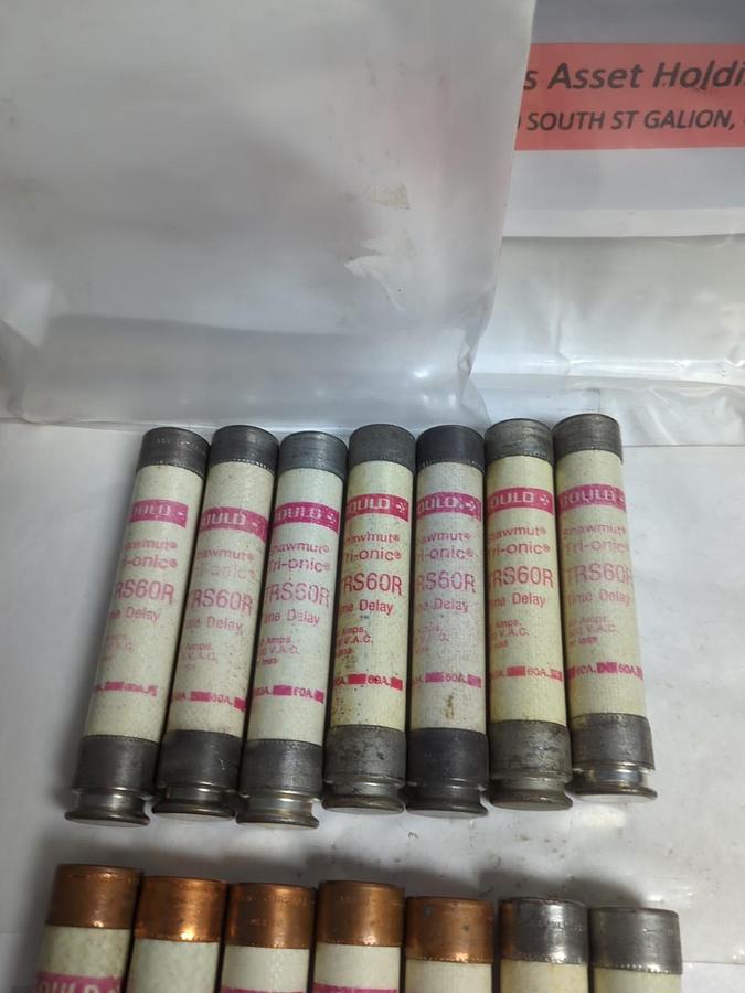 Used GOULD SHAWMUT,TRS60R,TRI-ONIC 60 AMP FUSE LOT OF 14 PRE-OWNED
