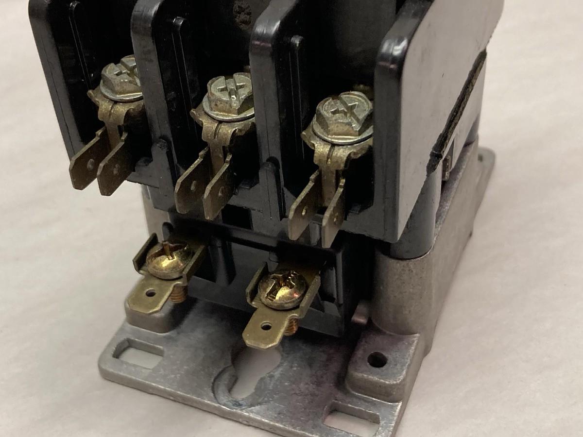 General Electric,CR353AB3AH1AJ,3-Pole Contactor 25A