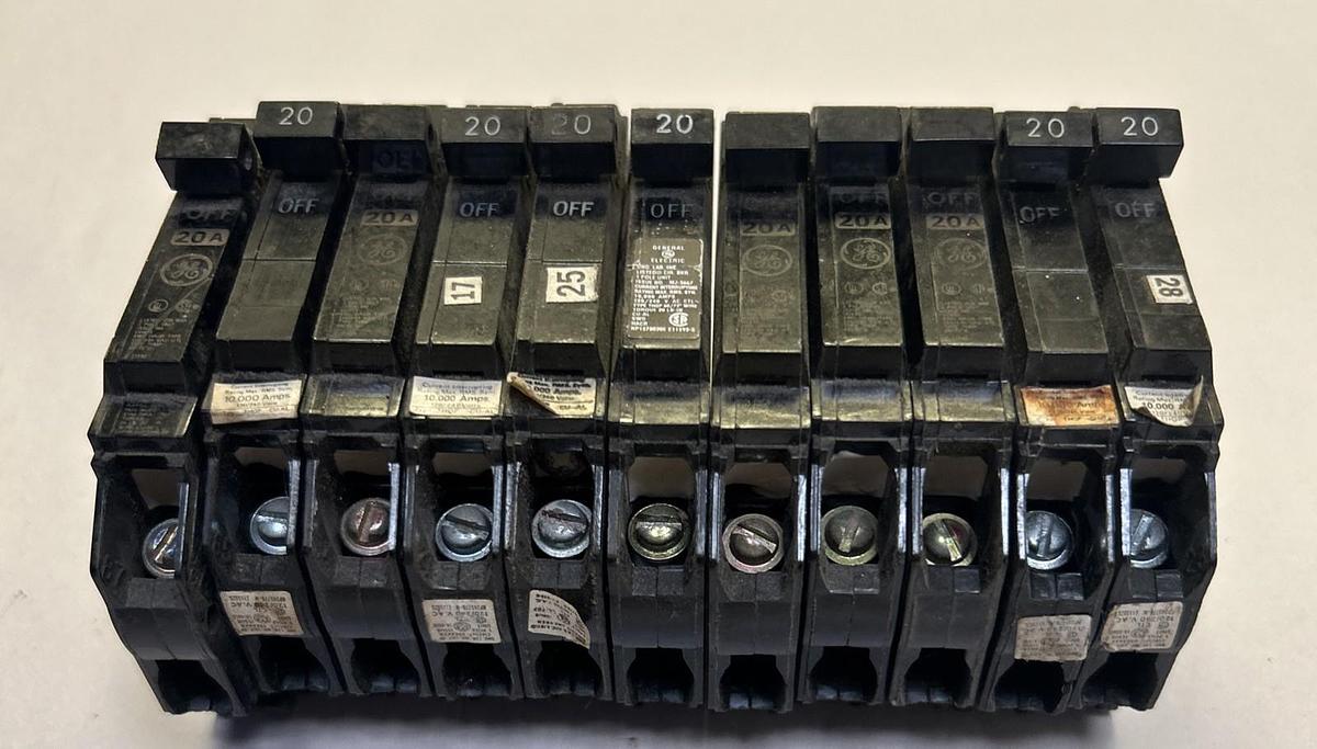 Used GENERAL ELECTRIC,THQP120,CIRCUIT BREAKER 20A 120./240V 1P LOT OF 11