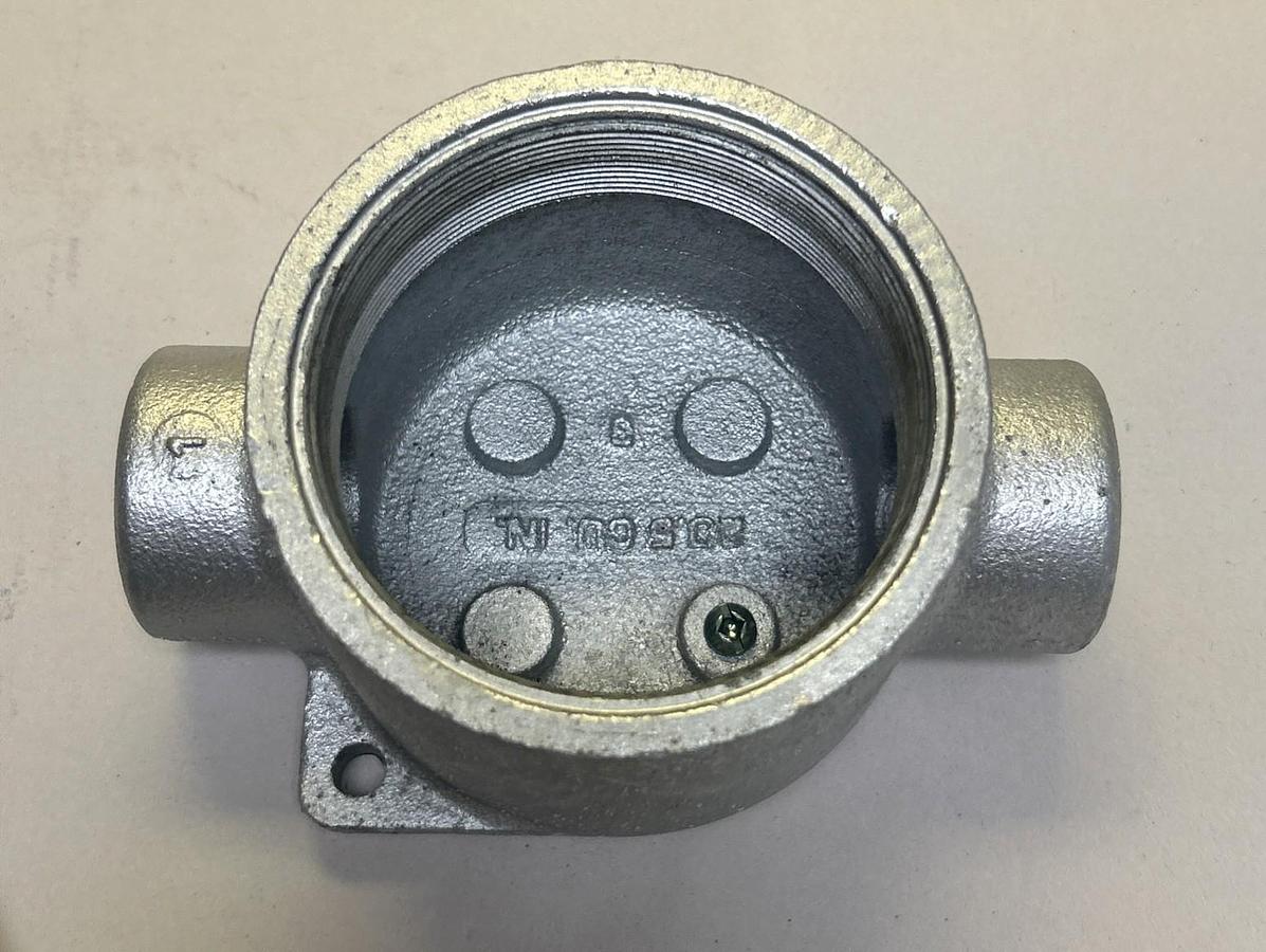 CROUSE HINDS,EABC26,CONDUIT OUTLET BOX W/ COVER NOS