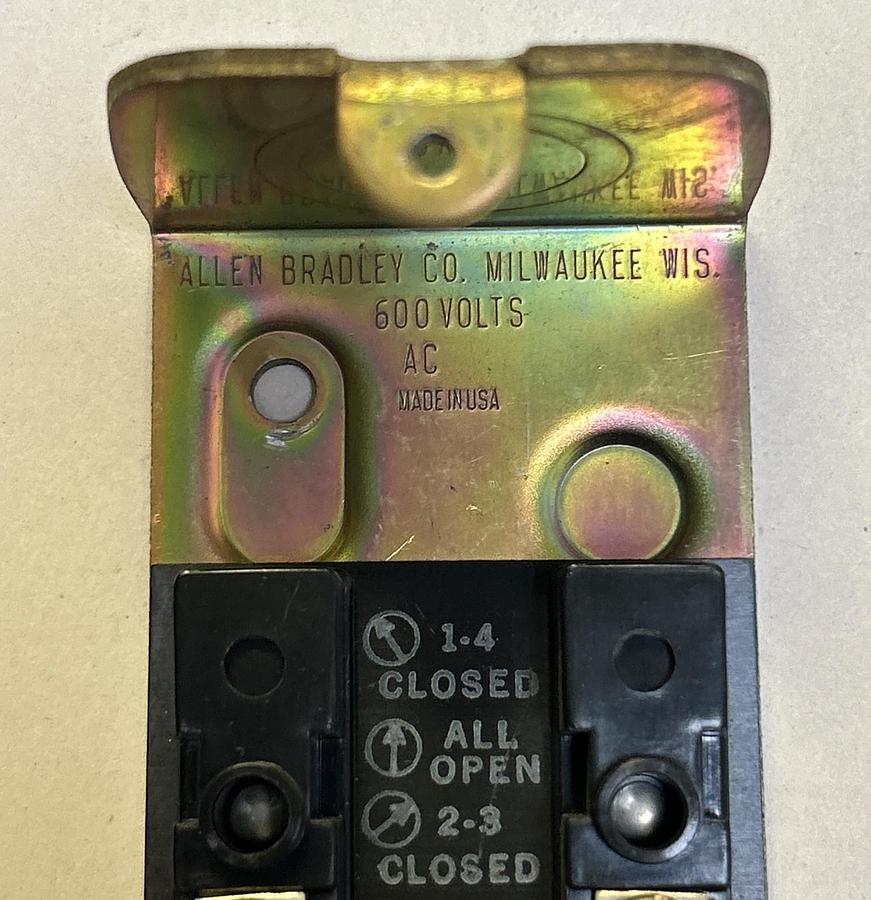 Used ALLEN BRADLEY,800-R3SX,SELECTOR SWITCH CONTROL STATION