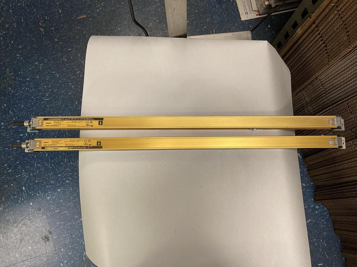 Used Omron,F3SN-A0757P25-D/L,Light Curtain Transmitter w/ Reciever 757MM, 24V