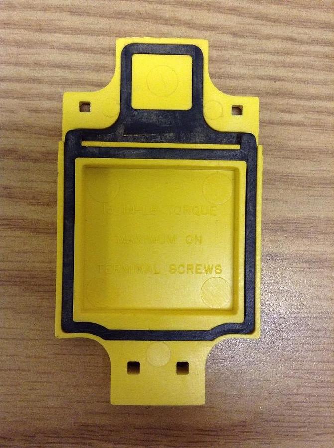 Used Banner,17627 SBF12,Multi-Beam Scanner Block Missing Screws