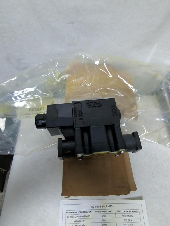 PARKER,D1VW030BNYC,DIRECTIONAL CONTROL VALVE 4-CHAMBER 5000 PSI NOS