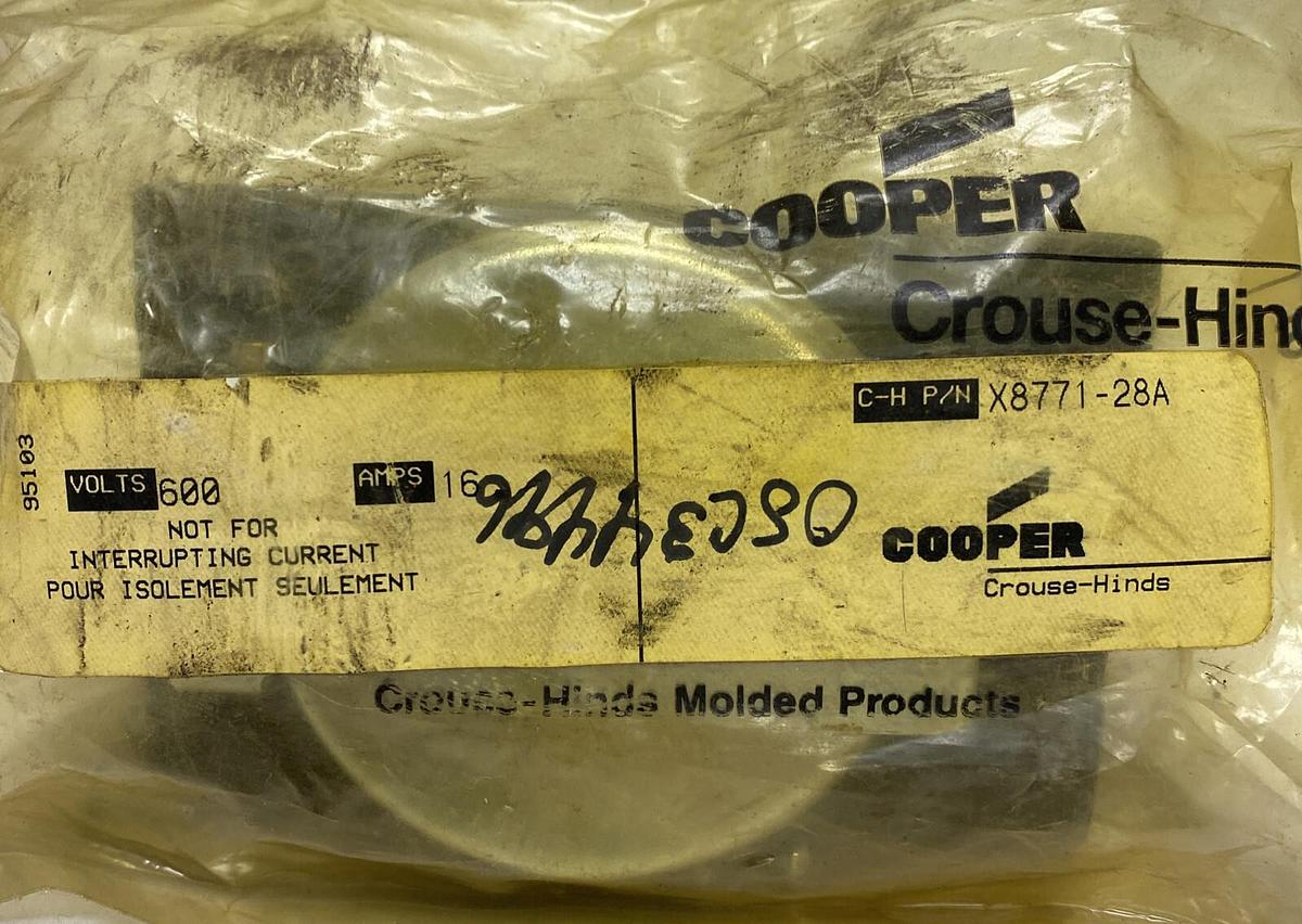 COOPER,X8771-28A,Crouse-Hinds Receptacle NOS