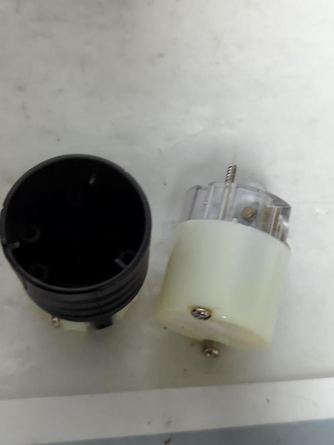 PASS & SEYMOUR,PS5269-X,STRAIGHT BLADE CONNECTOR 15A 125V NEMA 5-15R NOS