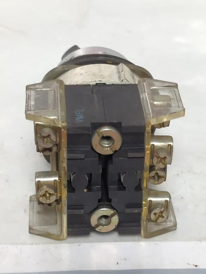 Used ALLEN BRADLEY,800T-J2,SELECTOR SWITCH SERIES T PRE-OWNED
