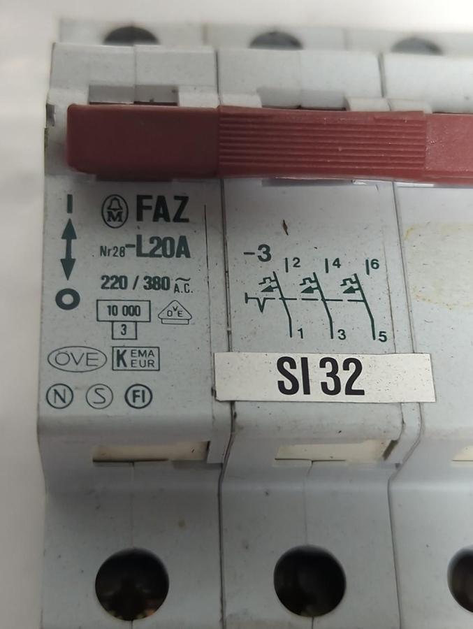 Used MOELLER,FAZ L20A,NO.28 CIRCUIT BREAKER 3-POLE 220/300AC PRE-OWNED