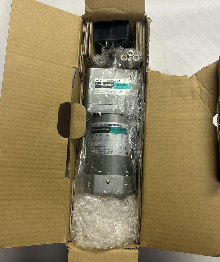 Used ORIENTAL MOTOR,5RK90UA-50A,REVERSIBLE MOTOR NEW