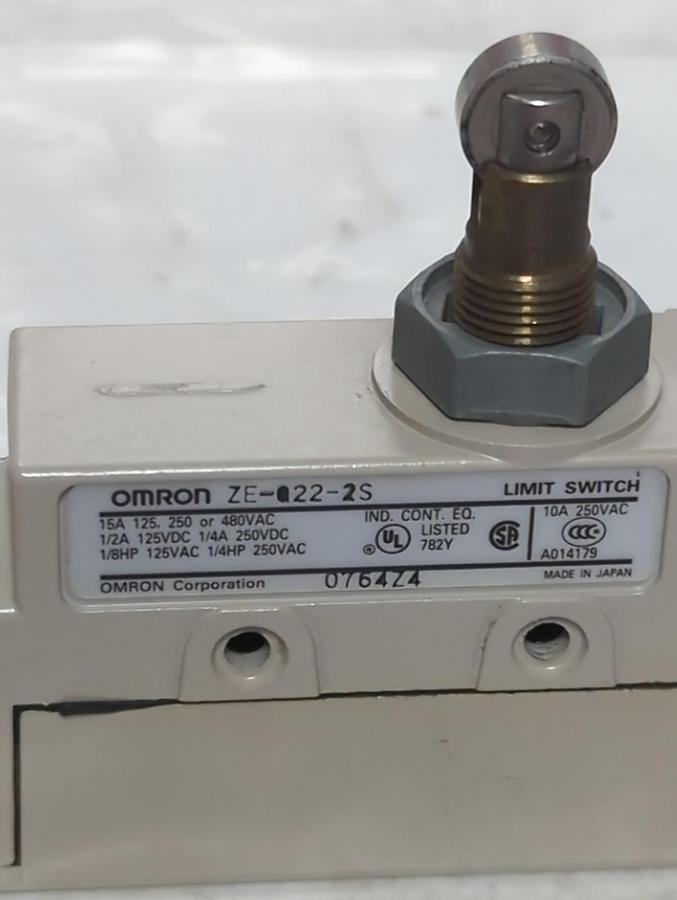 Used OMRON,ZE-022-2S,LIMIT SWITCH 125 250 OR 480VAC PRE-OWNED