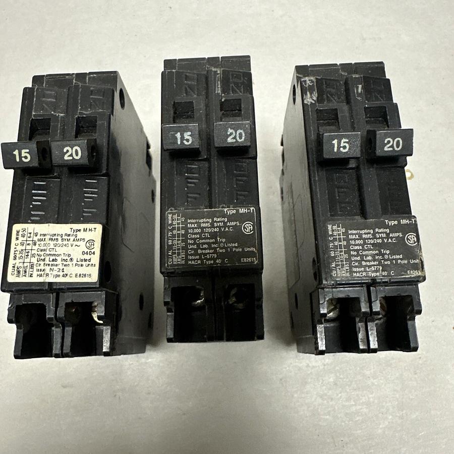 Used Murray,MP1520,One 15 and One 20 Amp Single Pole 120V Circuit Breaker Lot of 3