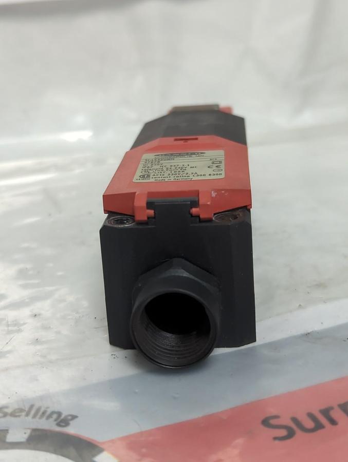 Used BANNER,SI-LS42UMH,SAFETY INTERLOCK SWITCH 24-230V MC PRE-OWNED