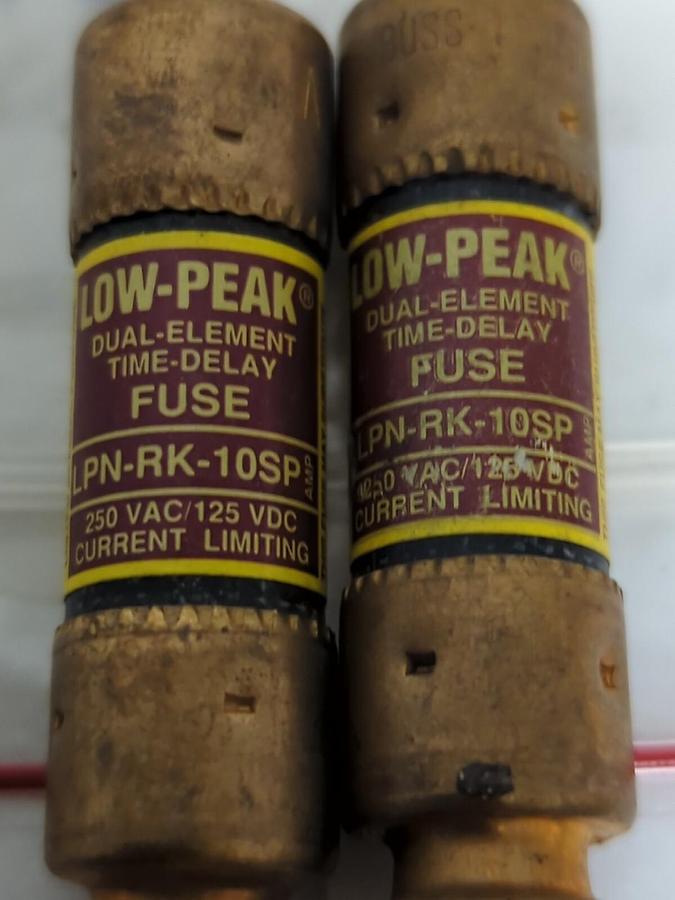 COOPER BUSSMANN,LPN-RK-10SP,LOW-PEAK 10 AMP FUSE LOT OF 2 NOS