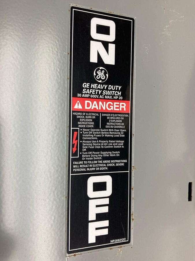 Used General Electric,TH3361,Fusible Heavy Duty Safety Switch 30A 600Vac 250Vdc