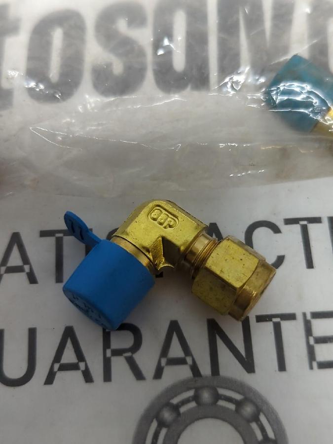 SSP DUOLOK,NA,1/8 IN TUBE X 1/4 IN TUBE UNION ELBOW LOT OF 3 NOS