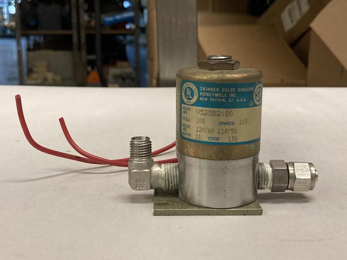 Used Skinner,V52DB2100,Solenoid Valve 11W 100PSI