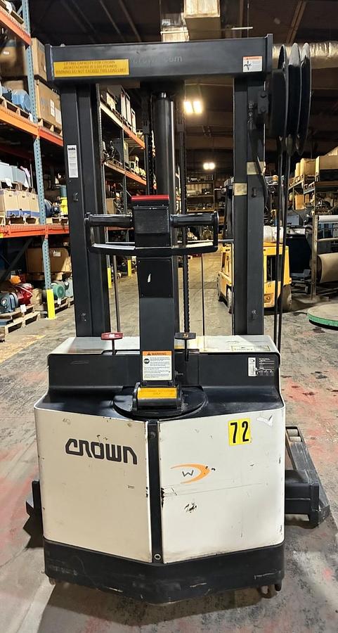 Used CROWN,40WTL,WALKIE STACKER STRADDLE FORKLIFT 11' REACH 3500LBS 24VDC