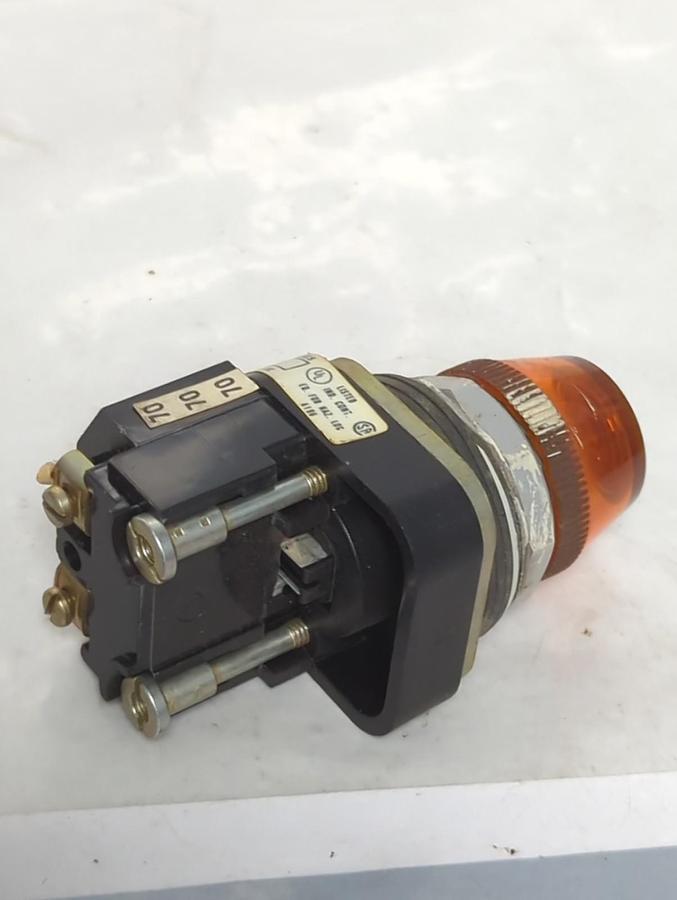 Used ALLEN BRADLEY,800T-PT16,SERIES N AMBER PUSHBUTTON PRE-OWNED