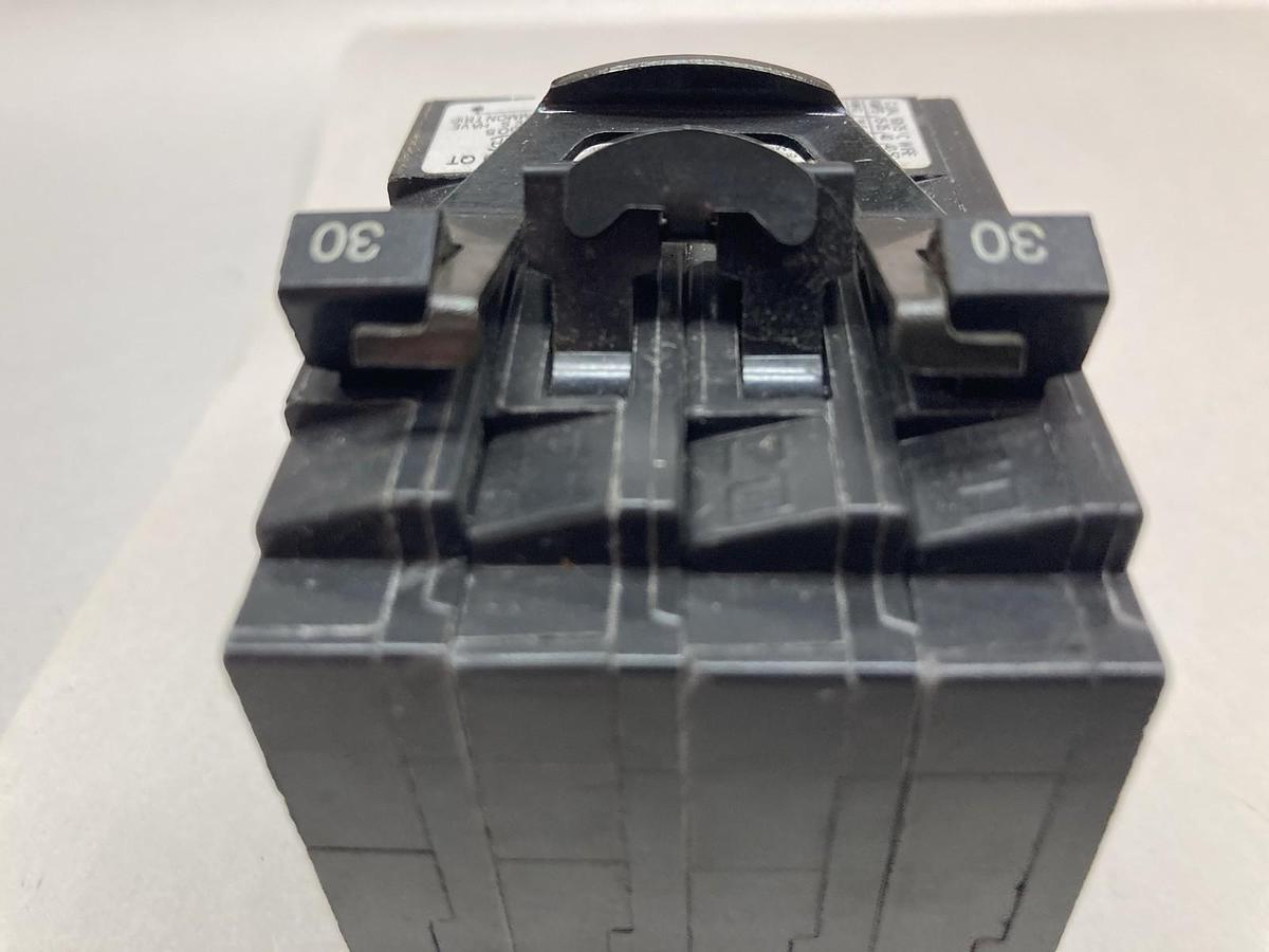 Used Siemens,Q23030 QT,2-Pole Quad Circuit Breaker 10A 120/240V