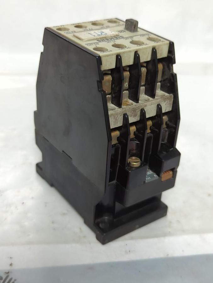 Used SIEMENS,3 TH 82 62-0A,CONTACTOR PRE-OWNED