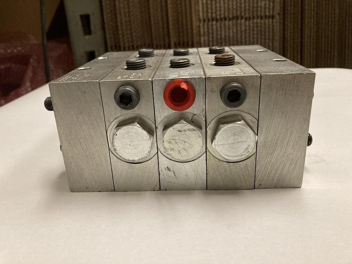 Used Graco,MXD10-025S L07-125T MXI10-025S,Divider Valve 3074509