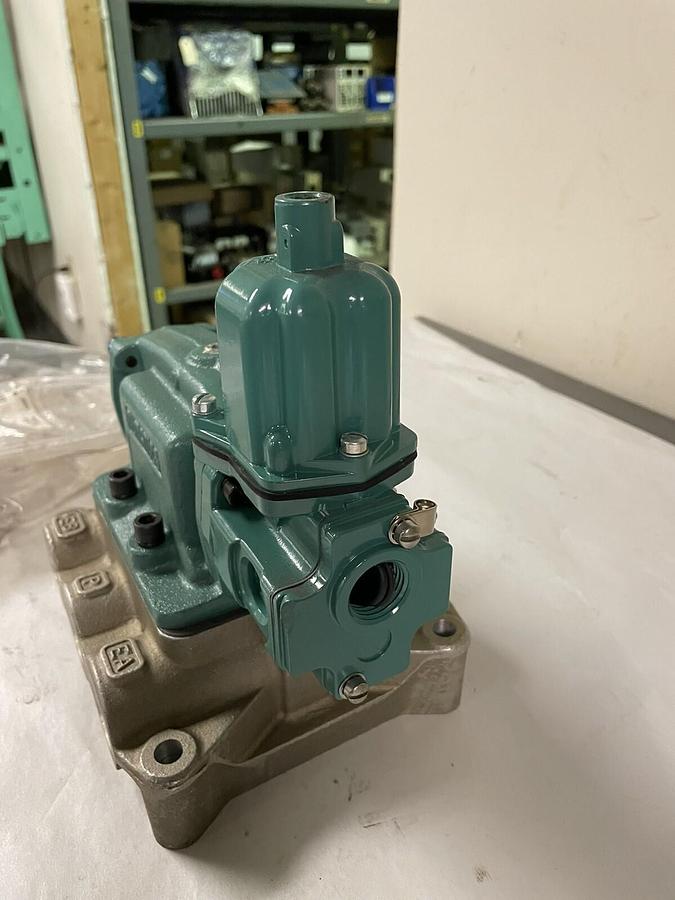 Used Numatics,6JSPA4SB,PNEUMATIC SOLENOID VALVE 120V COIL JSPA SERIES NOS