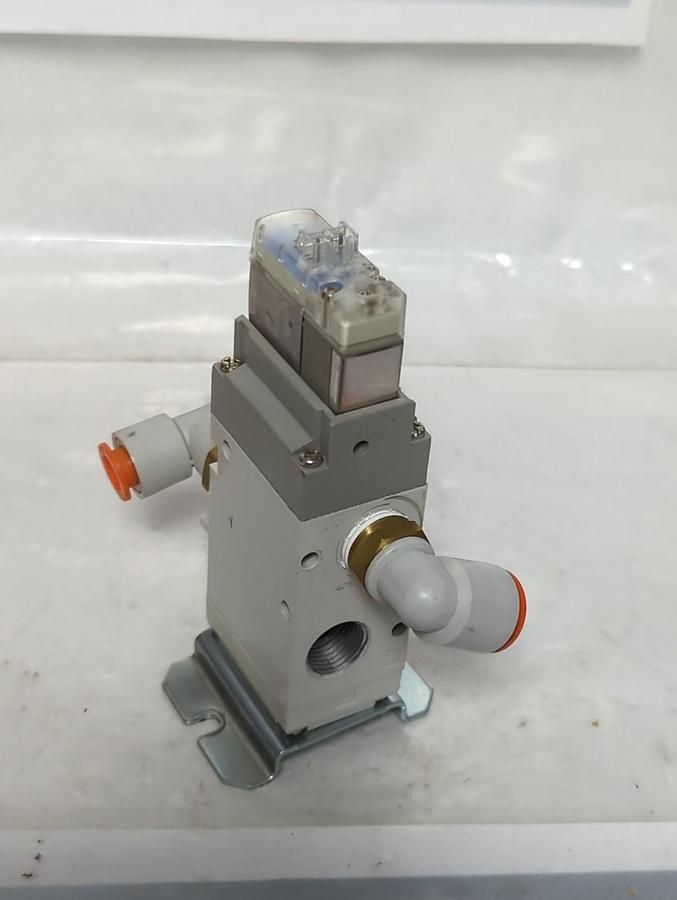 Used SMC,VP542R-5LOZ1-03NA-F,SOLENOID VALVE 24VDC PRE-OWNED