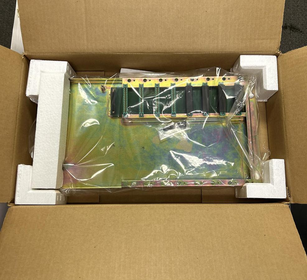 Used GE FANUC,IC630CHS308A,PROGRAMMABLE CONTROLLERS 8 SLOT RACK NEW