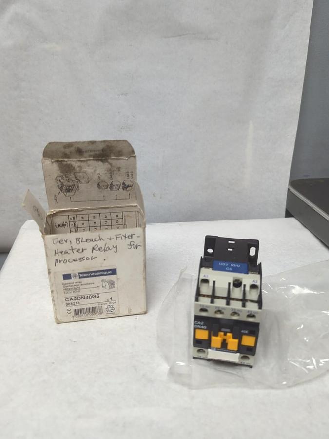TELEMECANIQUE,CA2DN40G6,CONTROL RELAY 120V 60HZ NOS