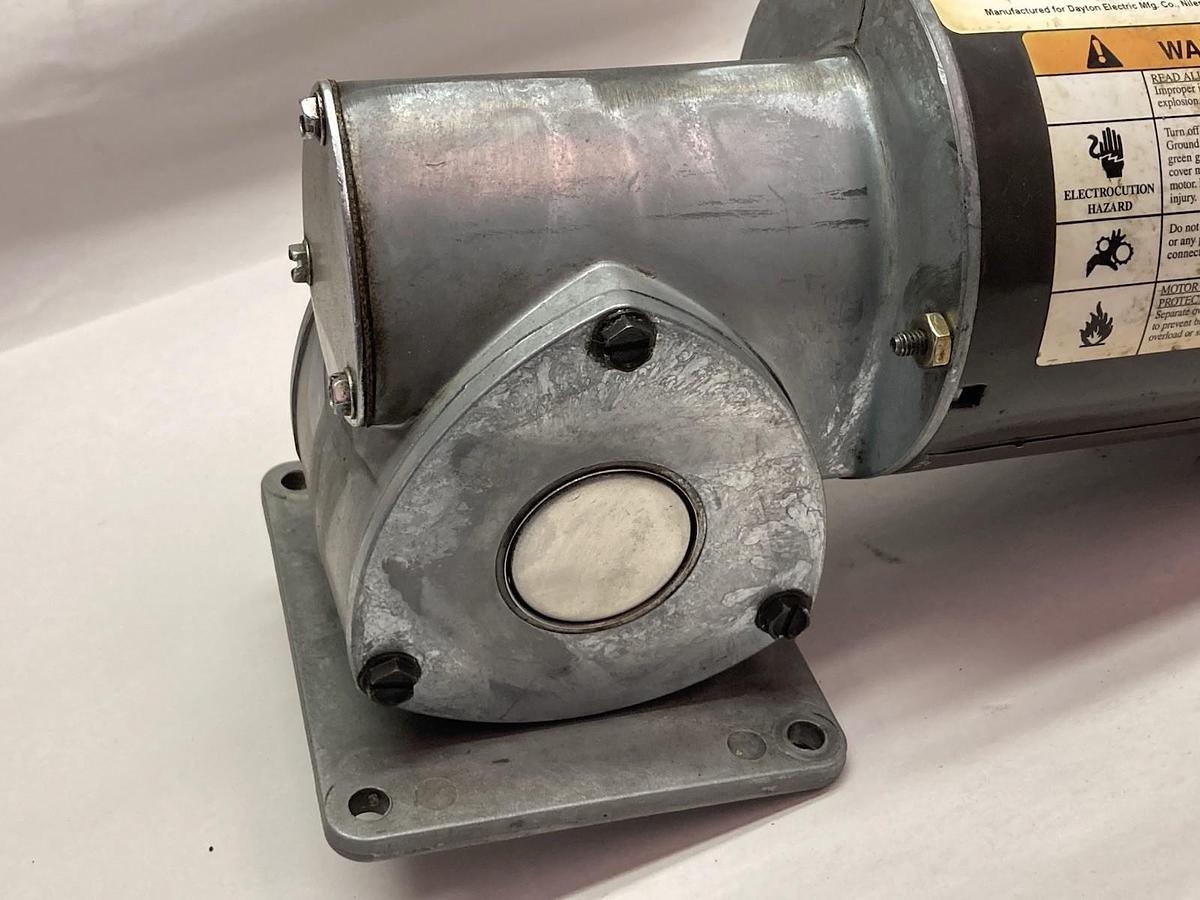 Used Dayton,1XFY7,Right Angle Gearmotor 115V 1/12 HP 173 RPM