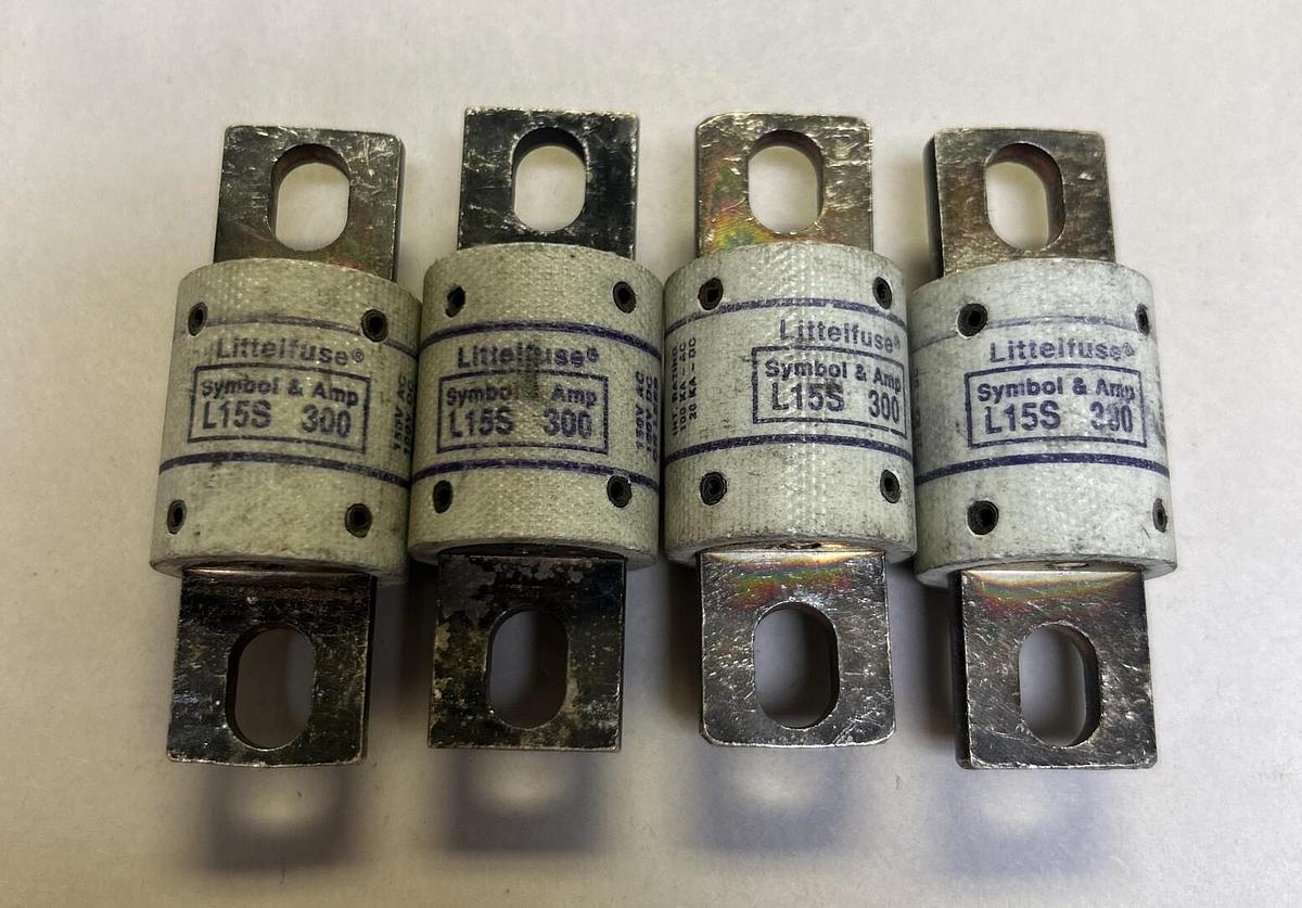 Used LITTELFUSE,L15S300,SEMICONDUCTOR FUSE 300A 150V LOT OF 4