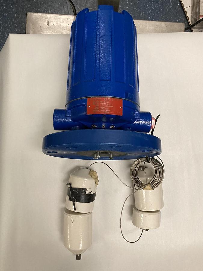 Magnetrol,B15-1H2A-CLB,Displacement Level Switch 120 VAC